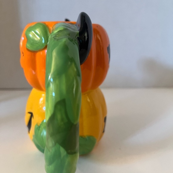 Mickey Pumpkin Trick or Treat Halloween 2021 Ceramic Coffee Mug - Picture 3 of 7